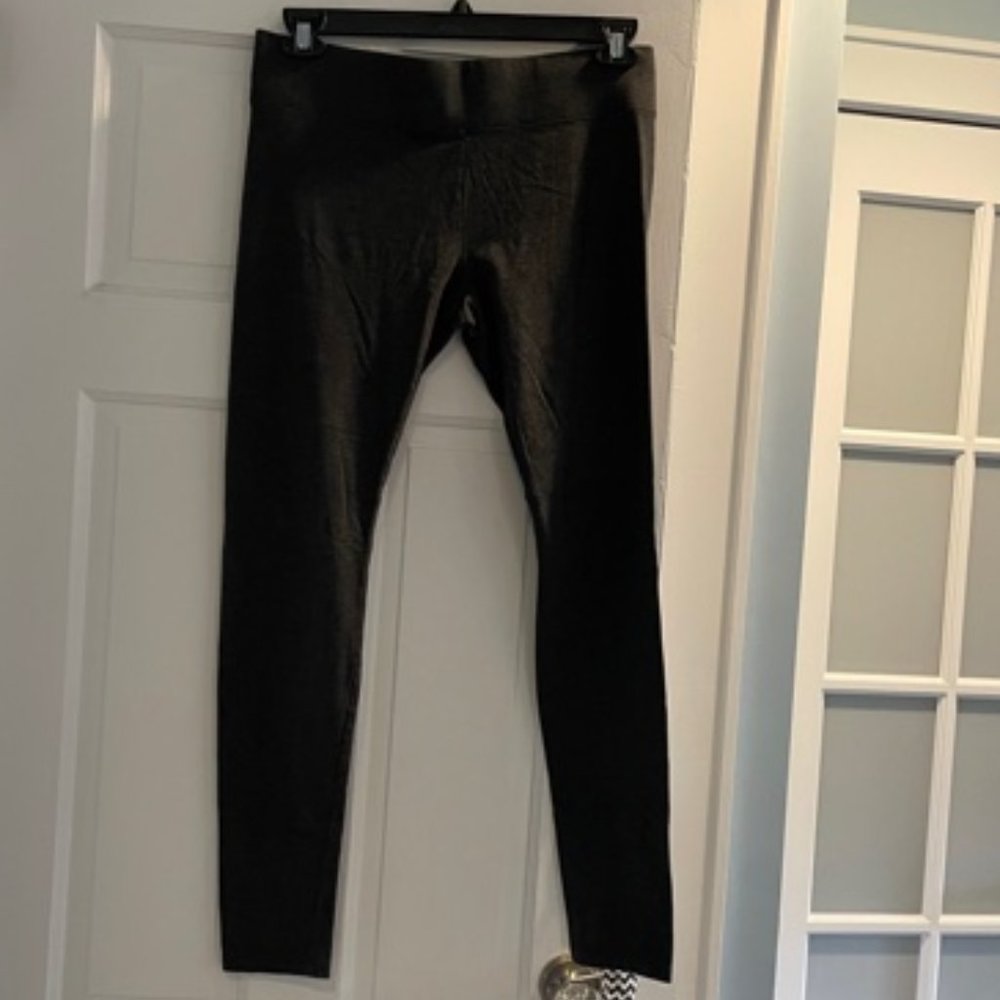 HUE dark charcoal gray leggings